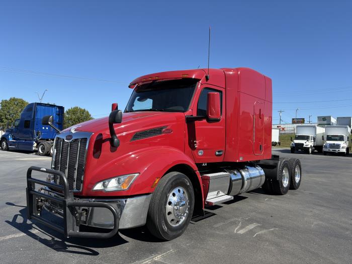 2022 Peterbilt 579 photo 2
