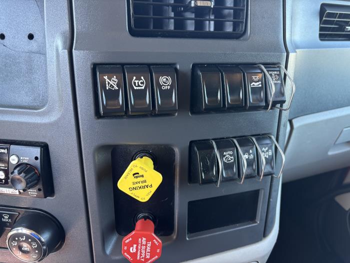 2022 Peterbilt 579-10