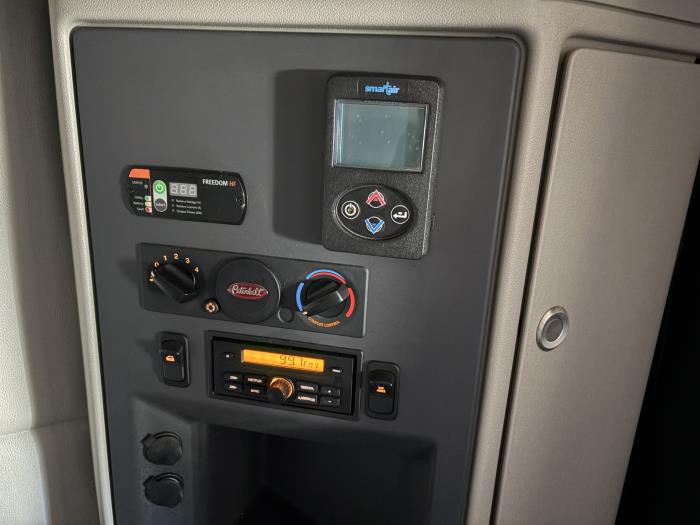 2022 Peterbilt 579-18