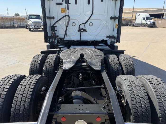 2021 Freightliner Cascadia 126" Sleeper Cab photo 4