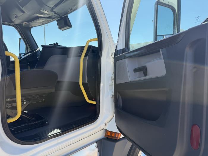 2021 Freightliner Cascadia-13