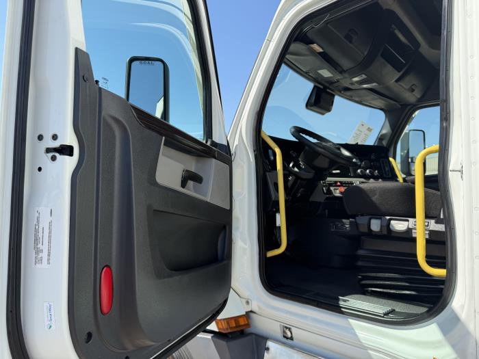 2021 Freightliner Cascadia-16