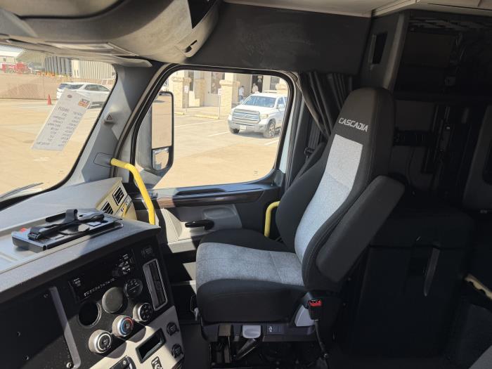 2021 Freightliner Cascadia-17