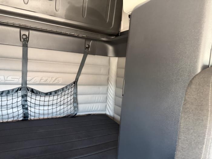 2021 Freightliner Cascadia-24