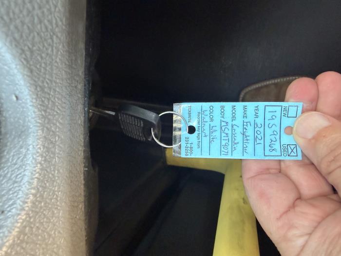 2021 Freightliner Cascadia-31