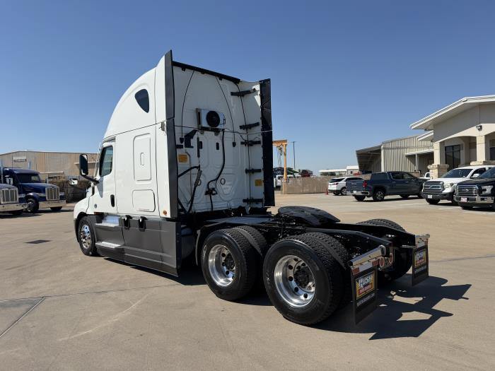 2021 Freightliner Cascadia-33