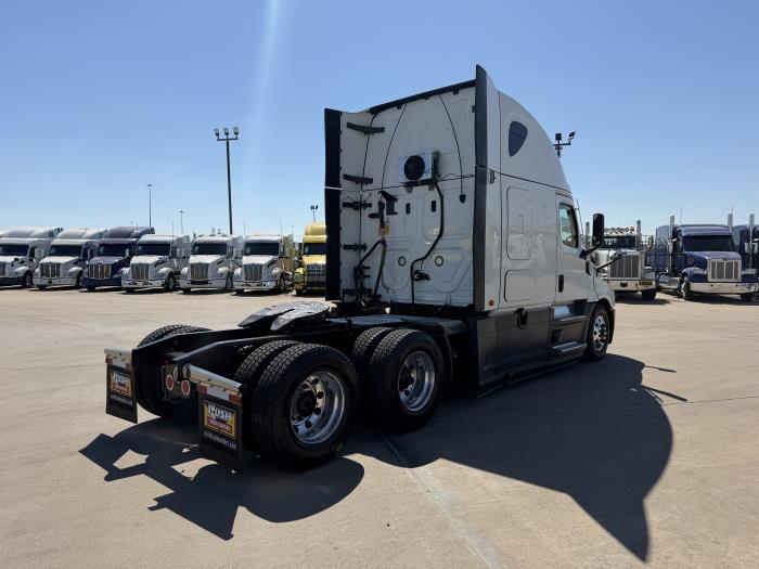 2021 Freightliner Cascadia-35