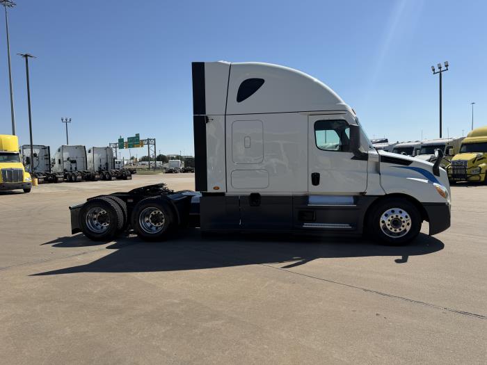 2021 Freightliner Cascadia-36