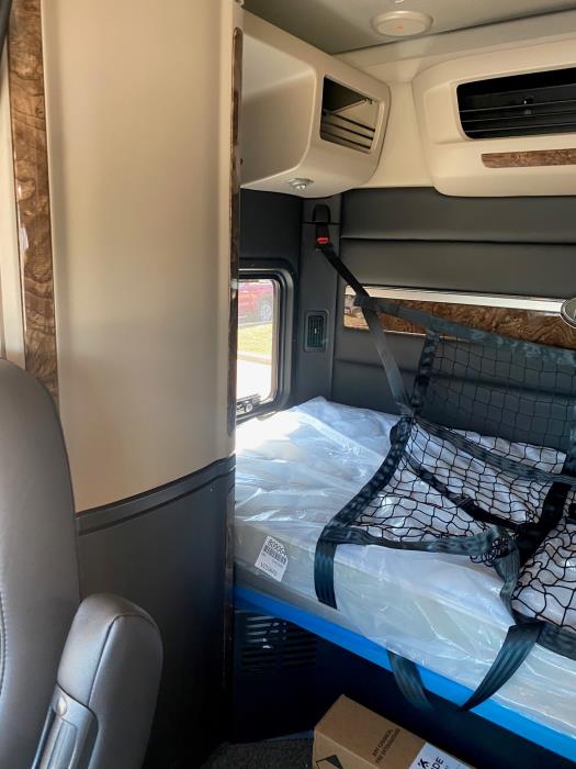 2026 Peterbilt 589-16