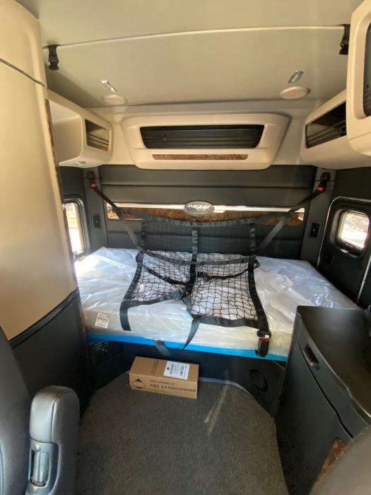 2026 Peterbilt 589-18