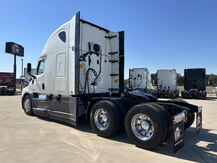 2021 Freightliner Cascadia-6