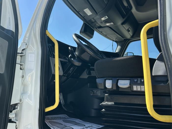 2021 Freightliner Cascadia-8