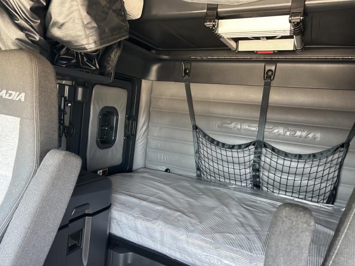 2021 Freightliner Cascadia-10