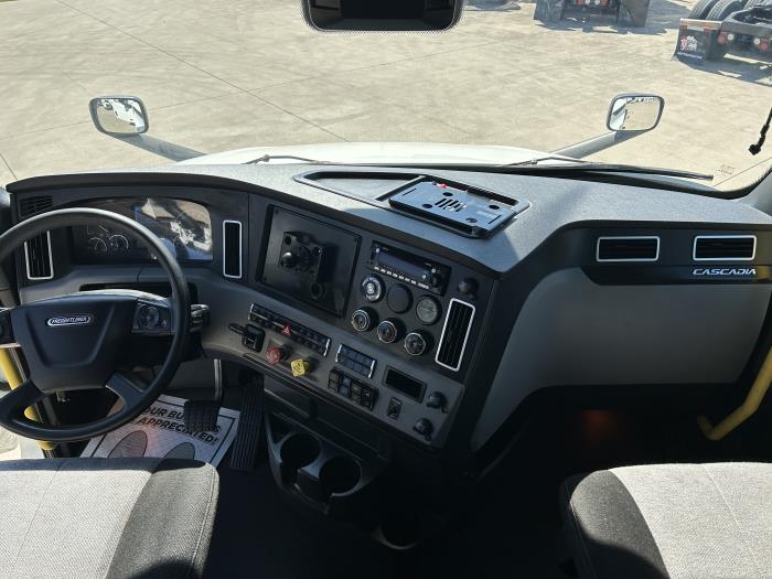 2021 Freightliner Cascadia-11