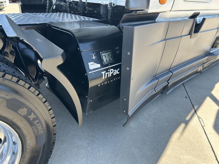 2021 Freightliner Cascadia-16