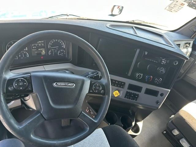 2021 Freightliner Cascadia-3