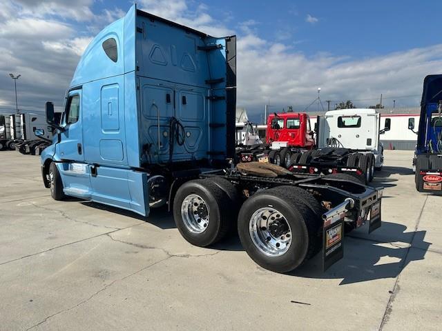 2021 Freightliner Cascadia-11