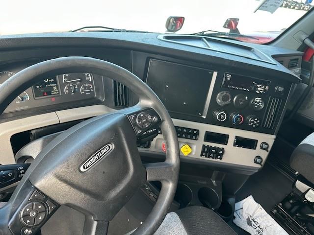 2021 Freightliner Cascadia 126" Sleeper Cab photo 3