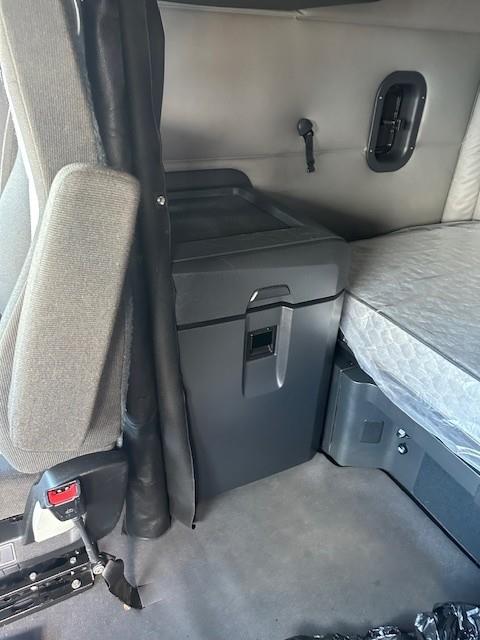 2021 Freightliner Cascadia-9