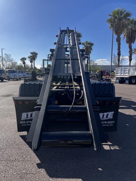 2026 Peterbilt 548-16