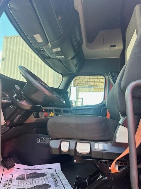 2021 Freightliner Cascadia-2