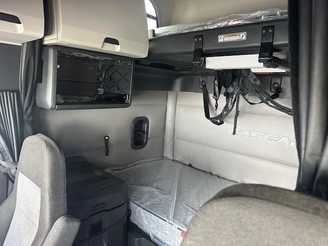 2021 Freightliner Cascadia-4