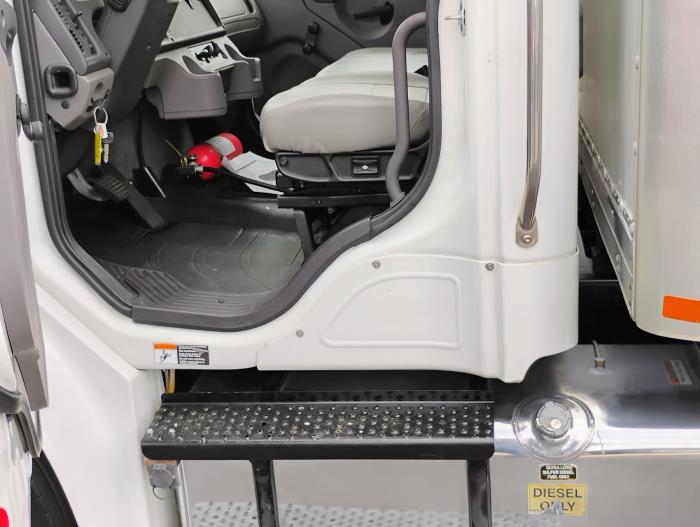 2022 Freightliner Business Class M2 106-17