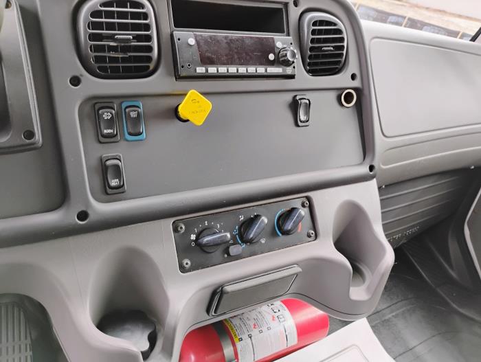 2022 Freightliner Business Class M2 106-21