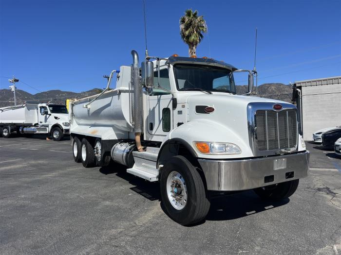 2019 Peterbilt 348-2