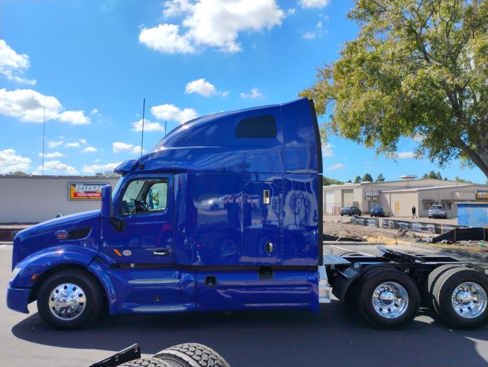 2022 Peterbilt 579-8