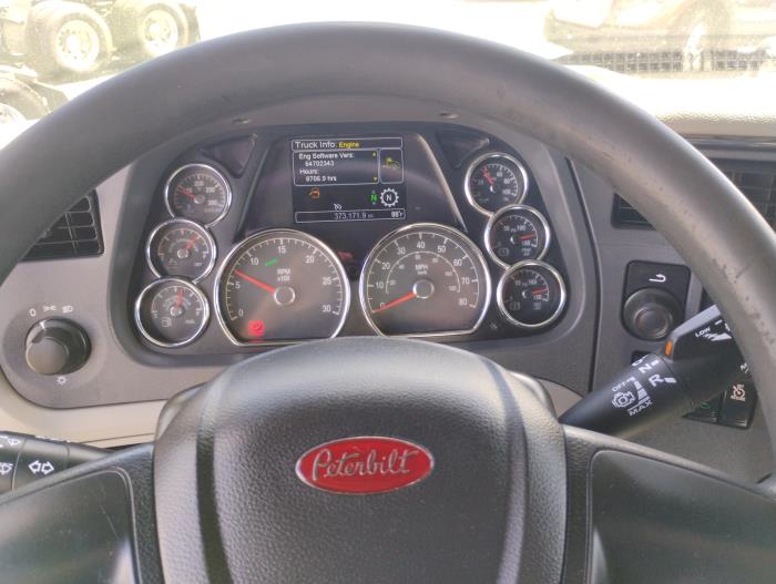 2022 Peterbilt 579-17