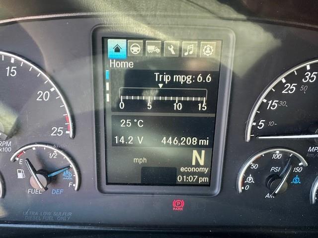 2021 Freightliner Cascadia 126" Sleeper Cab photo 2