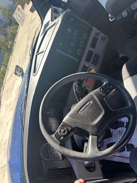 2021 Freightliner Cascadia-6