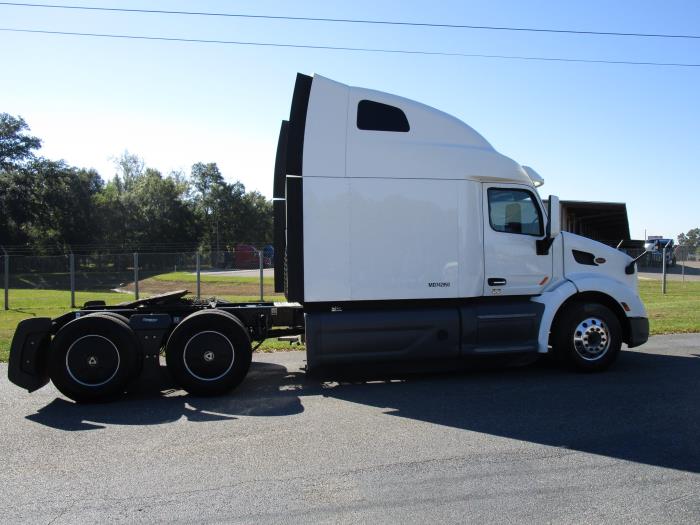 2021 Peterbilt 579-8