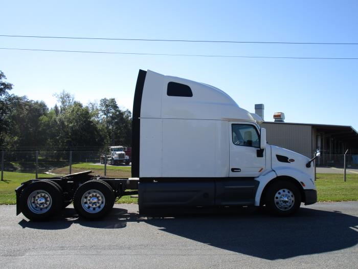 2021 Peterbilt 579-8