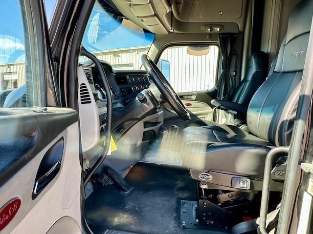 2022 Peterbilt 579-9