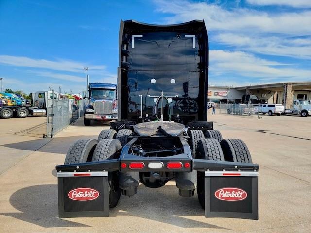 2022 Peterbilt 579-8
