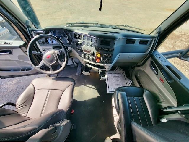 2022 Peterbilt 579-10