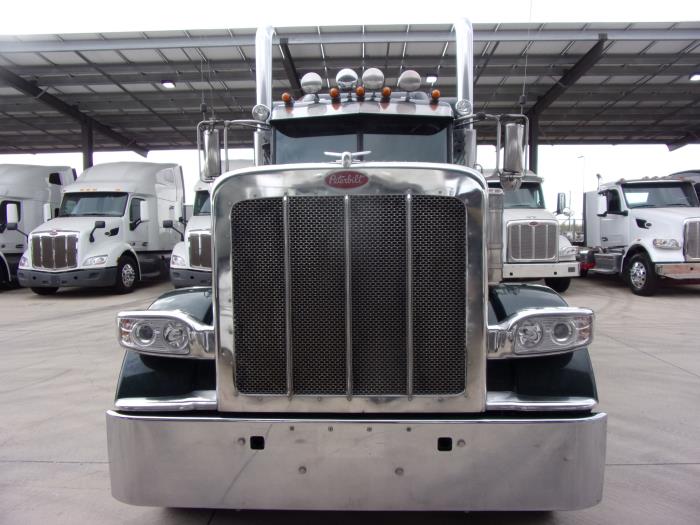 2022 Peterbilt 389-2