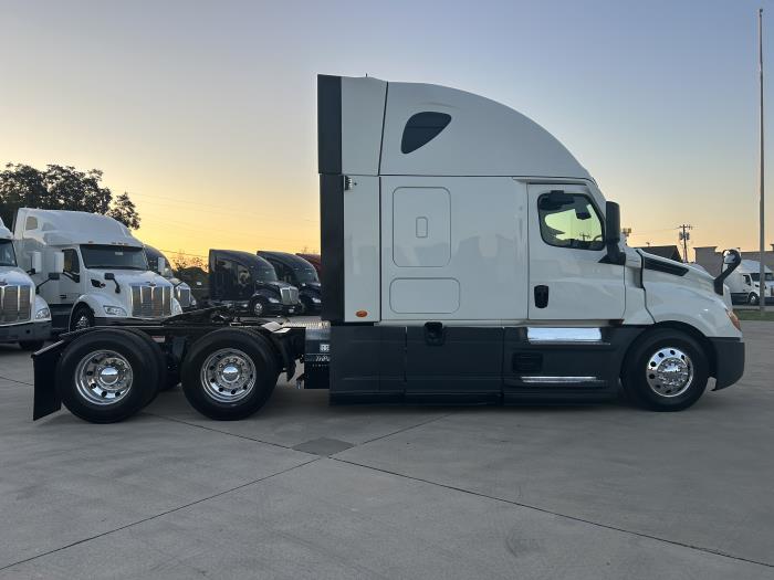 2021 Freightliner Cascadia-3
