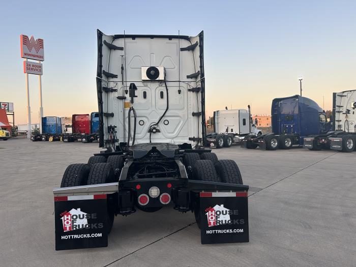 2021 Freightliner Cascadia-5