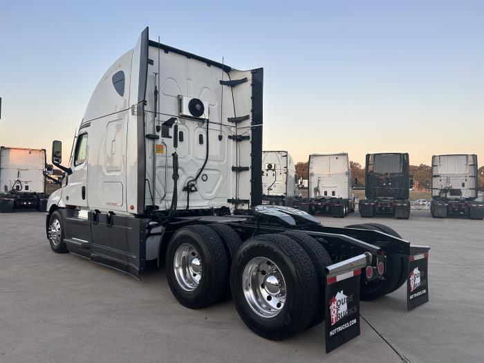 2021 Freightliner Cascadia-6
