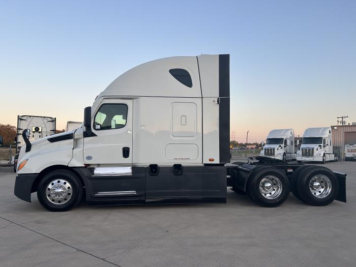 2021 Freightliner Cascadia-7