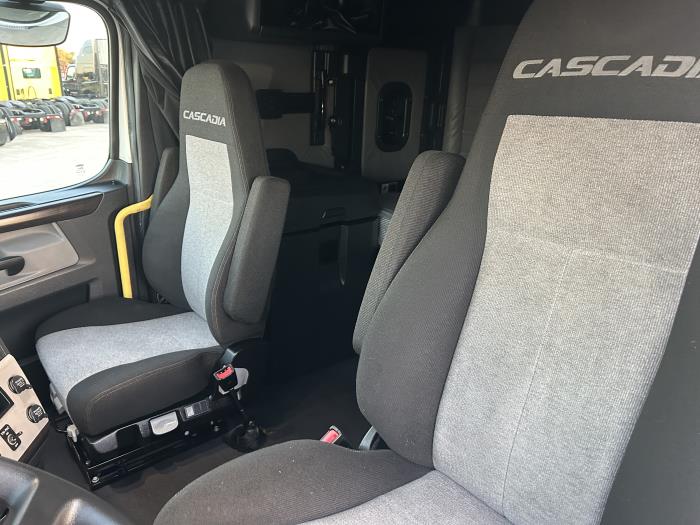 2021 Freightliner Cascadia-9