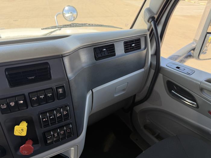 2021 Peterbilt 567-28