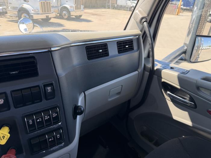 2021 Peterbilt 567-27