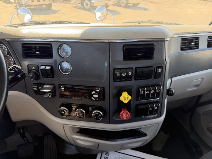 2021 Peterbilt 567-28