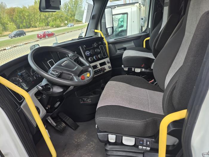 2021 Freightliner Cascadia-7