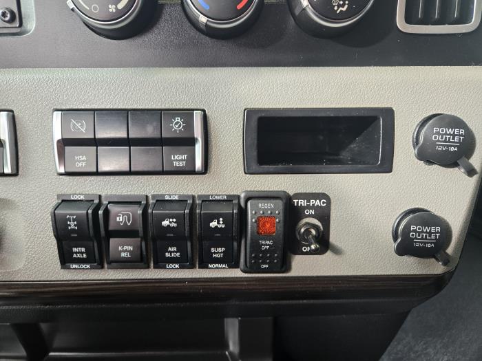 2021 Freightliner Cascadia-14