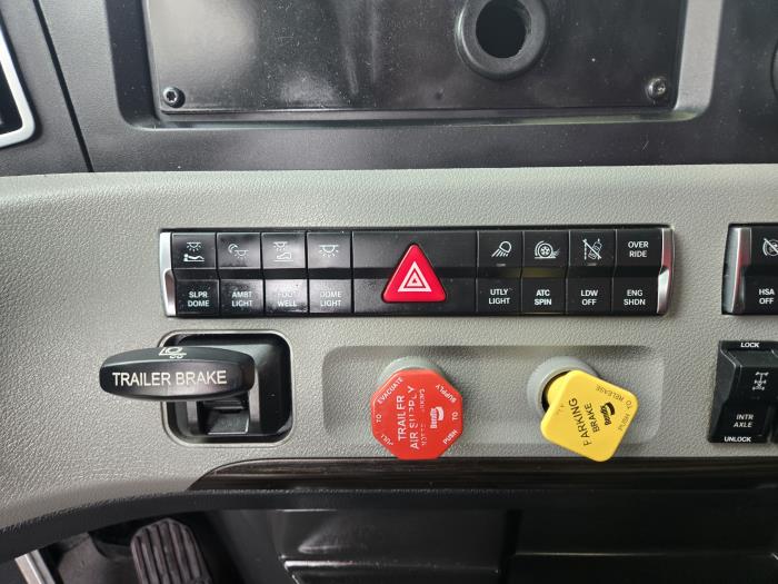 2021 Freightliner Cascadia-15